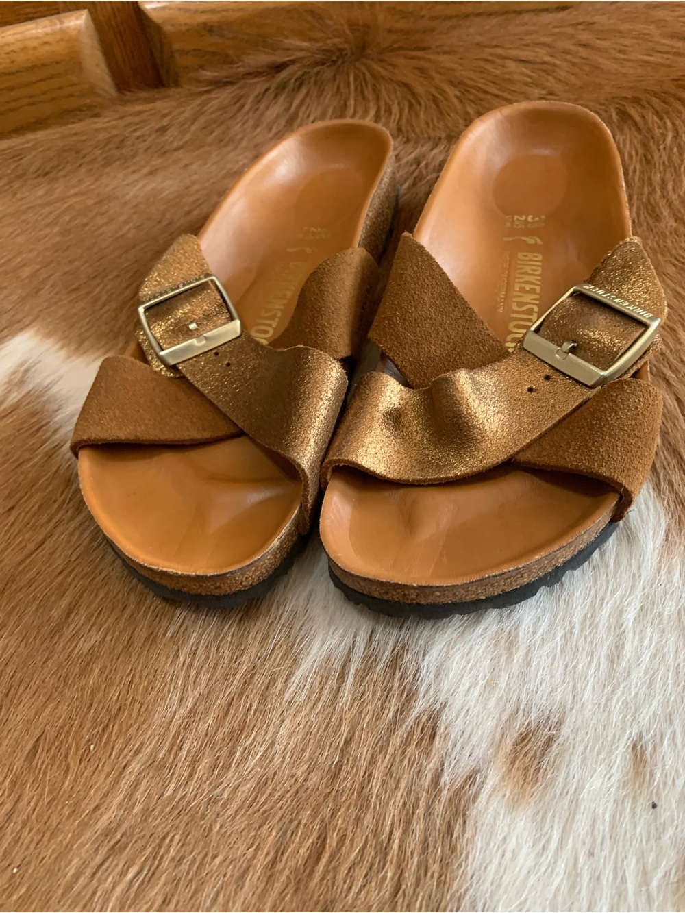 Birkenstock Slide Sandals in a Brown Metallic and Matte Brown Straps. Sz 38-7 W